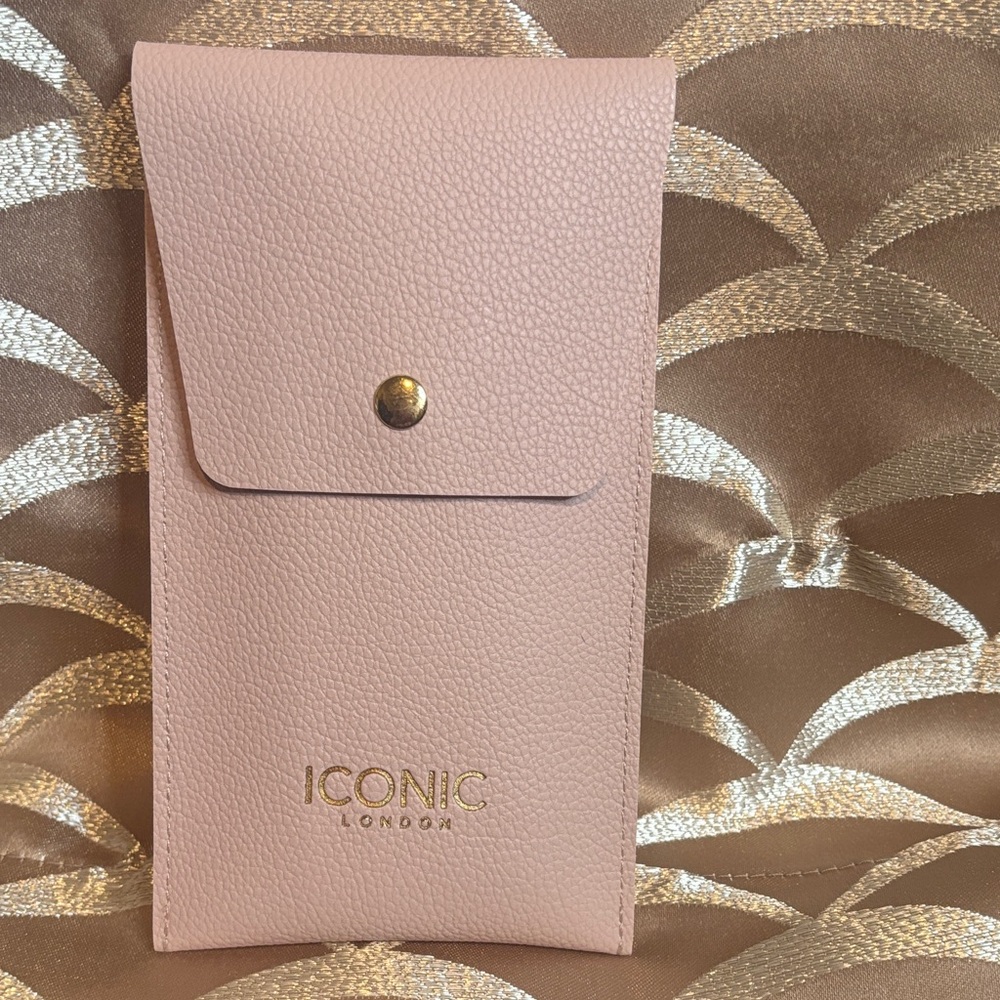 ICONIC London handbag glam face brush set
